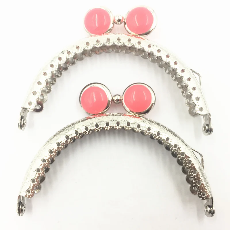

1Pc Kiss Clasps Fermoir Handbag Handle Wallet Silver Tone Fuchsia Resin Head Ruffled Lace DIY Arch Frame 8.5x6.4cm