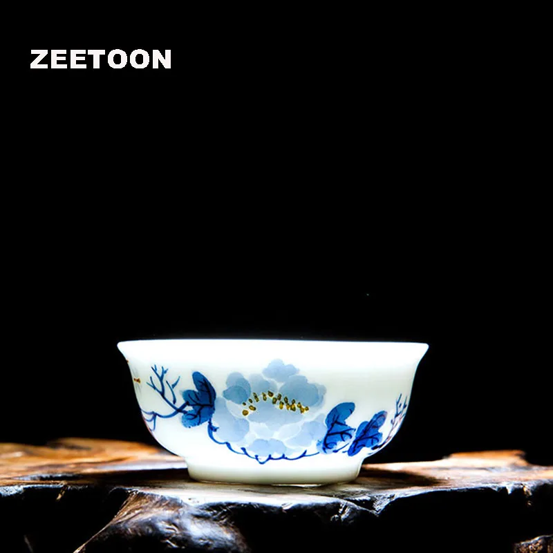 

Boutique Jingdezhen Bue and White Porcelain Lotus Tea Cup China Kung Fu Tea Set Teacup Master Cup Bowl Creative Home Decor 50ml