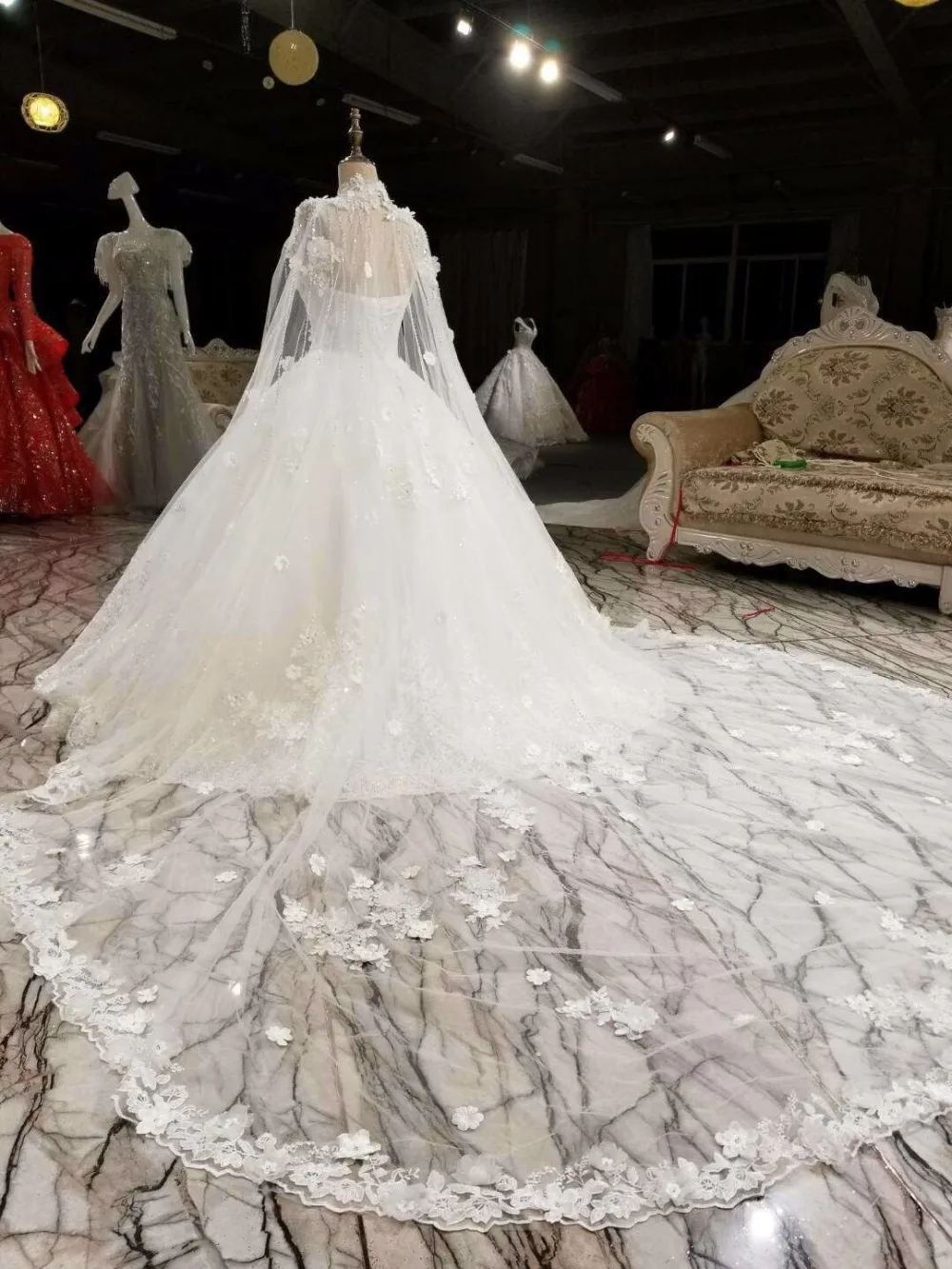 wedding-dress with one meter long should veil