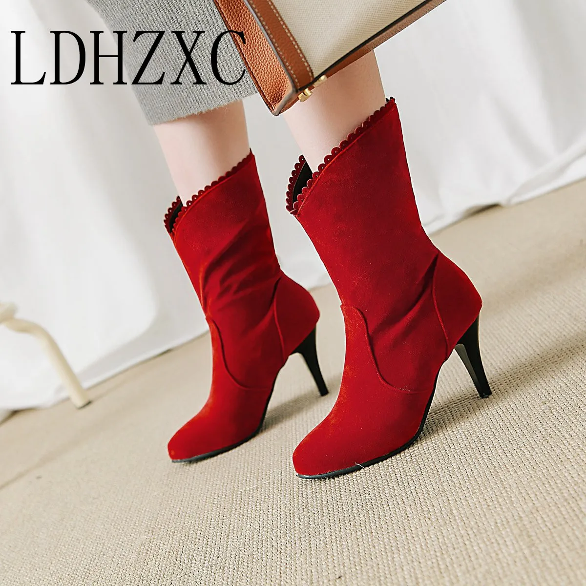 

LDHZXC Women Ankle Boots Fashion Solid Black Square High Heel Round Toe Western Style Women Boots Size 33-44