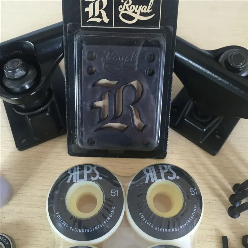 skateboard trucks andbearings andwheels (10)