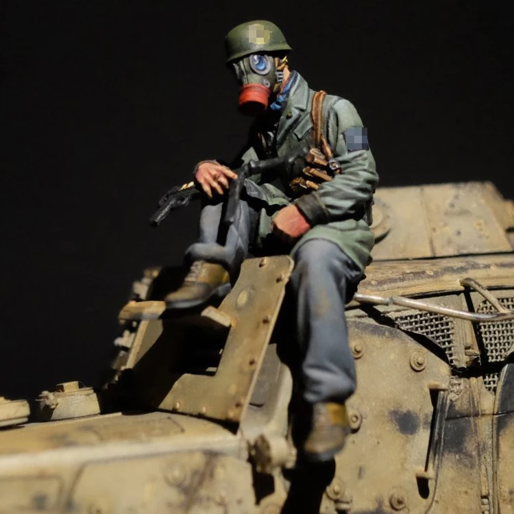 

1/35 Fallschirmjager, Only soldiers, Resin Model Soldier GK, War theme, World War II military, Unassembled and unpainted kit