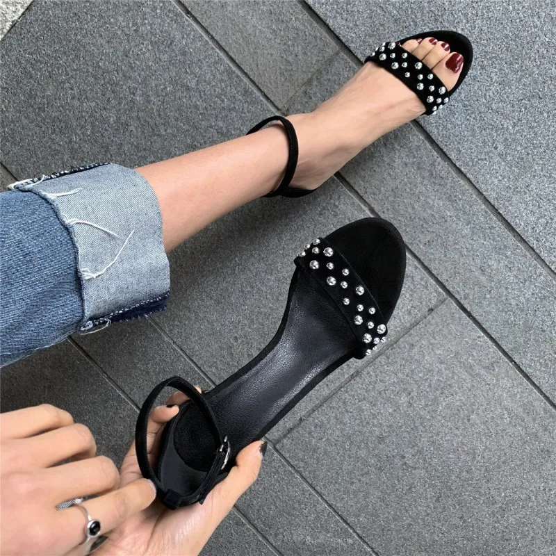 

2019 spring and summer new matte leather rivet thick with open toe ladies sandals temperament elegant banquet sandals