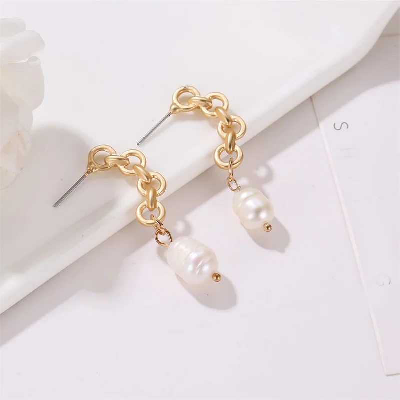 

Korean Version of Popular Earrings Creative Chain Mahua Sub Gold Imitation Pearl Drop Earrings Luxury Earrings