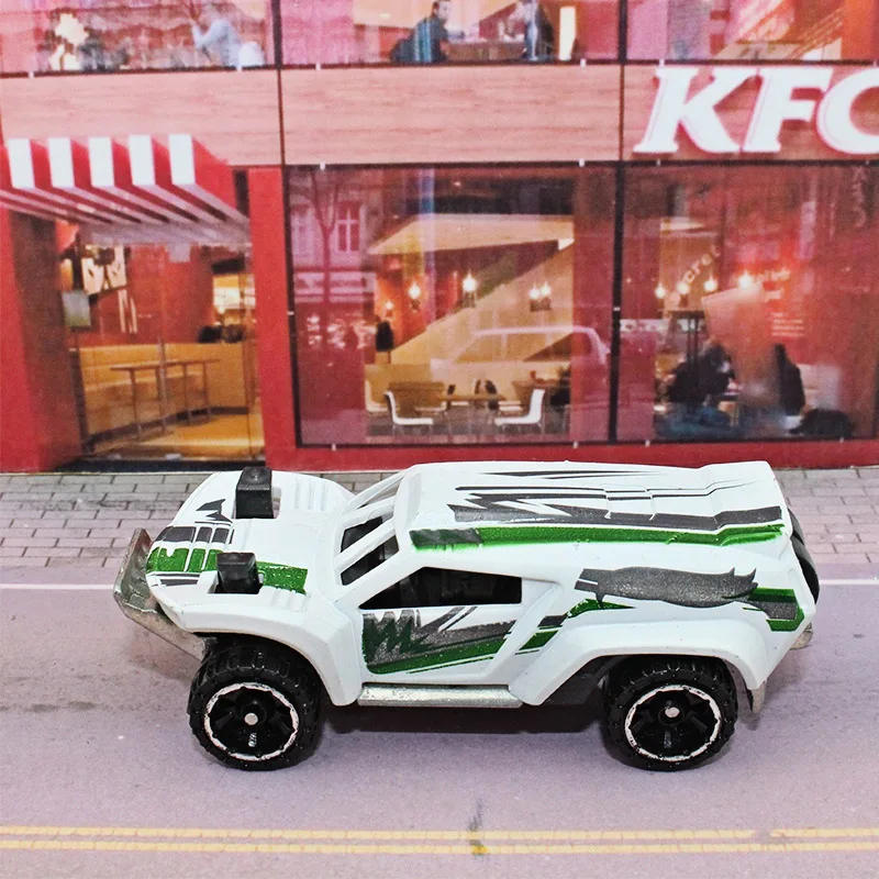 

LR 1:64 No.47 SUV Diecast Alloy car model Collection decoration kids toys Give your child the best gift