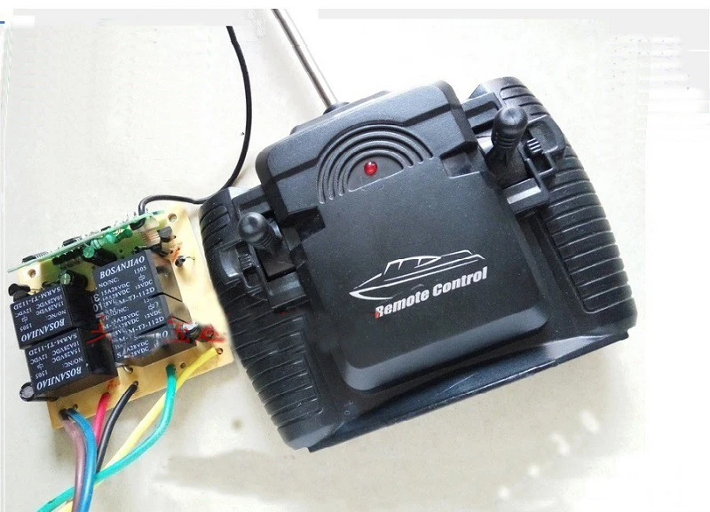 

1Set 27 MHZ Four Channel Remote Control + Receiver Board Group 10-12V RC Rock Crawler Car Receiving Module with 20M Controlling