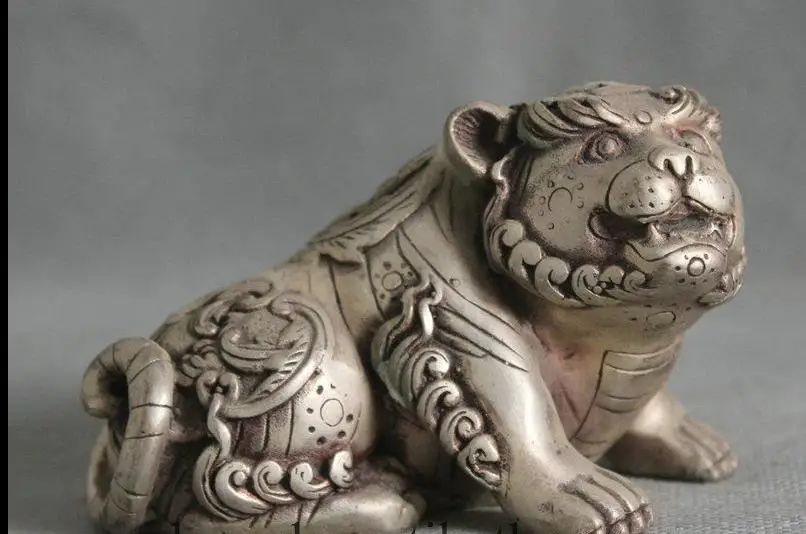 

671115996++4" Old Chinese Private Silver Zodiac Year Tiger Beast King Lucky Figurine Statue