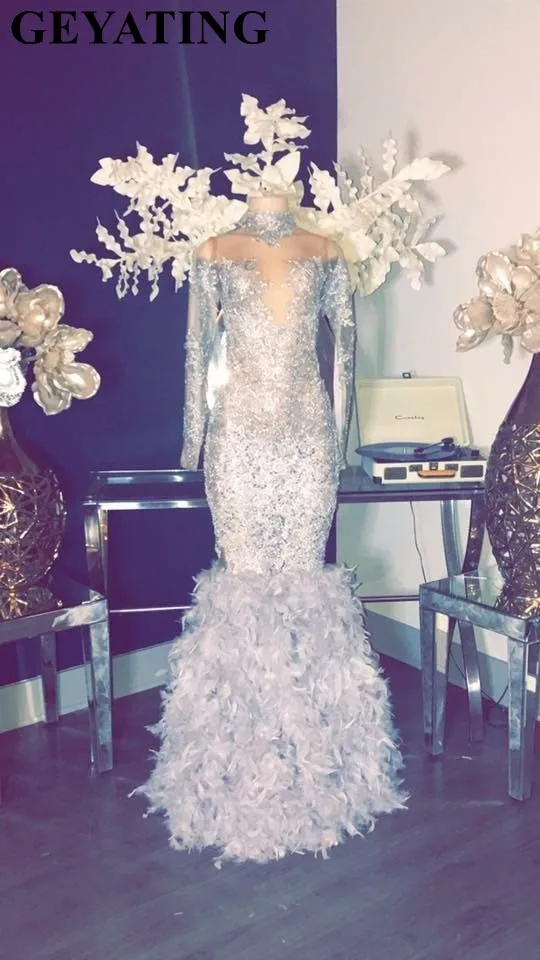 Silver Lace Lange Mouwen Mermaid Prom Dresses Met Veren Rok Sheer Plus Size Afrikaanse Formele Avondjurken 2020 Gala Jurk Silver Lace Lange Mouwen Mermaid Prom Dresses Met Veren Rok Sheer Plus Size Afrikaanse Formele Avondjurken 2020 Gala Jurk