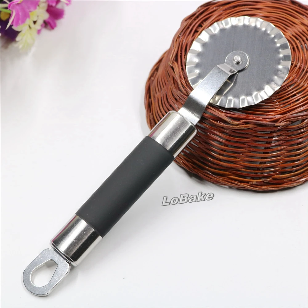 Latest 6cm diameter creative fluted knife wheel pizza cutter dough slicer silicone skidproof coating cooking kitchen tools