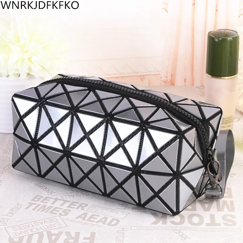 

2019 New Fashion Geometric Zipper Cosmetic Bag Large Storage Package Women Laser Flash Diamond Leather Makeup Bag Ladies Cosmeti