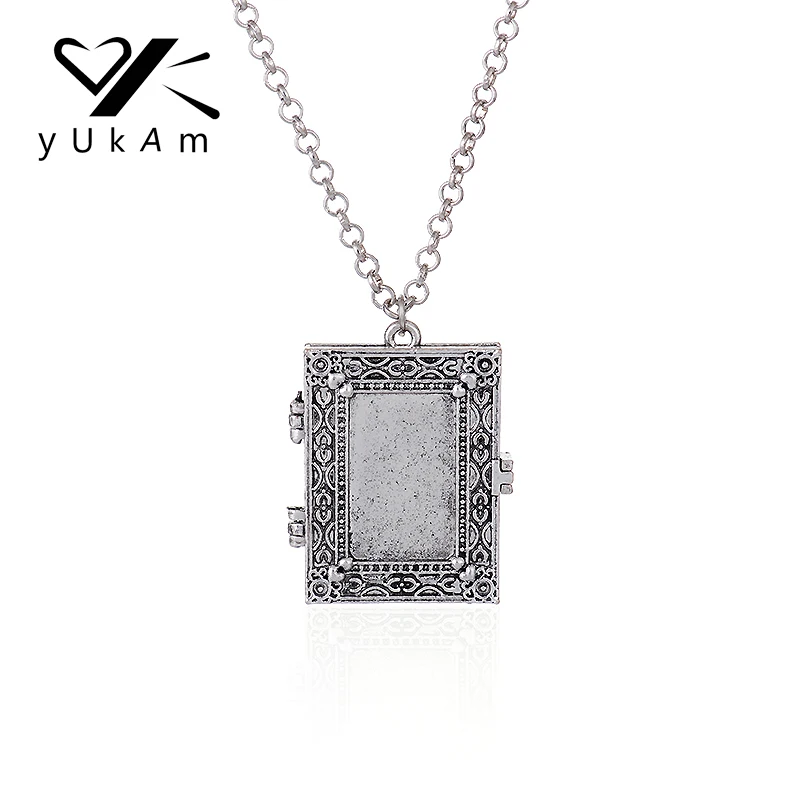 

YUKAM Retro Photo Frame Box Necklaces Vintage Rectangle Locket Pendant Necklace Punk Style Antique Silver Necklace for Women Men