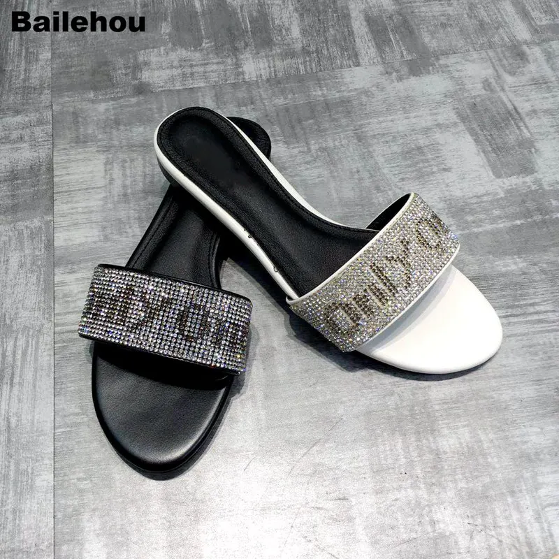 

Bailehou 19SS Bling Rhinestones Sexy Open Toe Summer Slippers Outside Slip On Soft Flat Heel Slides Beach Shoes Brand Flip Flops