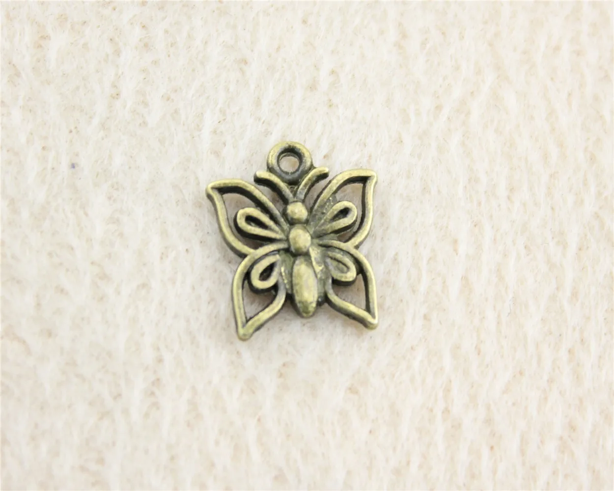 

133 шт./лот 14*12 мм Очаровательные Подвески в виде старинной бронзовой бабочки DIY ювелирные изделия для браслета ожерелья серьги