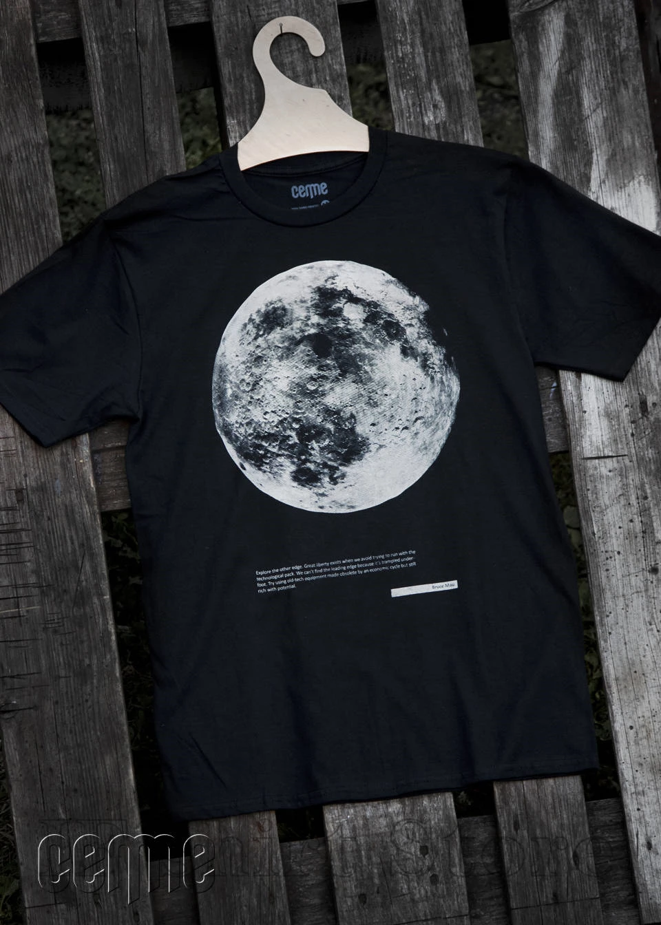 Футболка унисекс The Moon с коротким рукавом принтом на экране интересным дизайном