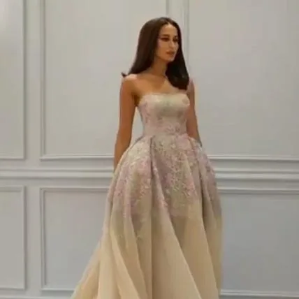 Дизайнер Vestidos De formature без бретелек рукавов Кружева плиссированные этаж Длина