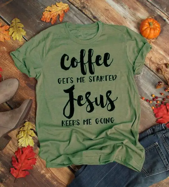 Футболка с надписью «coffee Gets Me Started Jesus», религиозная одежда, Стильная хлопковая футболка, забавный стих из Христианской Библии, графитная одежда, Топ - Цвет: olive tee black text