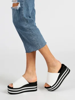 

Slippers with maxi outsole