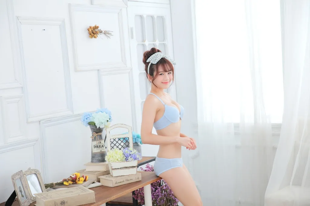 Комплекты белья женщин тонкий срез нижнее белье из хлопка sexy Y слово пряжки конфеты цветные пуговицы спереди бюстгальтер push up комплект нижнего белья