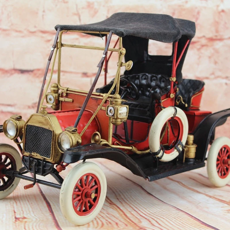 Классическая модель автомобиля Ford 1911 в ретро стиле старой модели ручной работы
