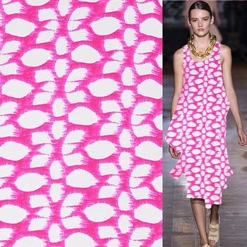 

Pink and white spots print pure silk georgette crepe fabric fuzzy design,SCG402