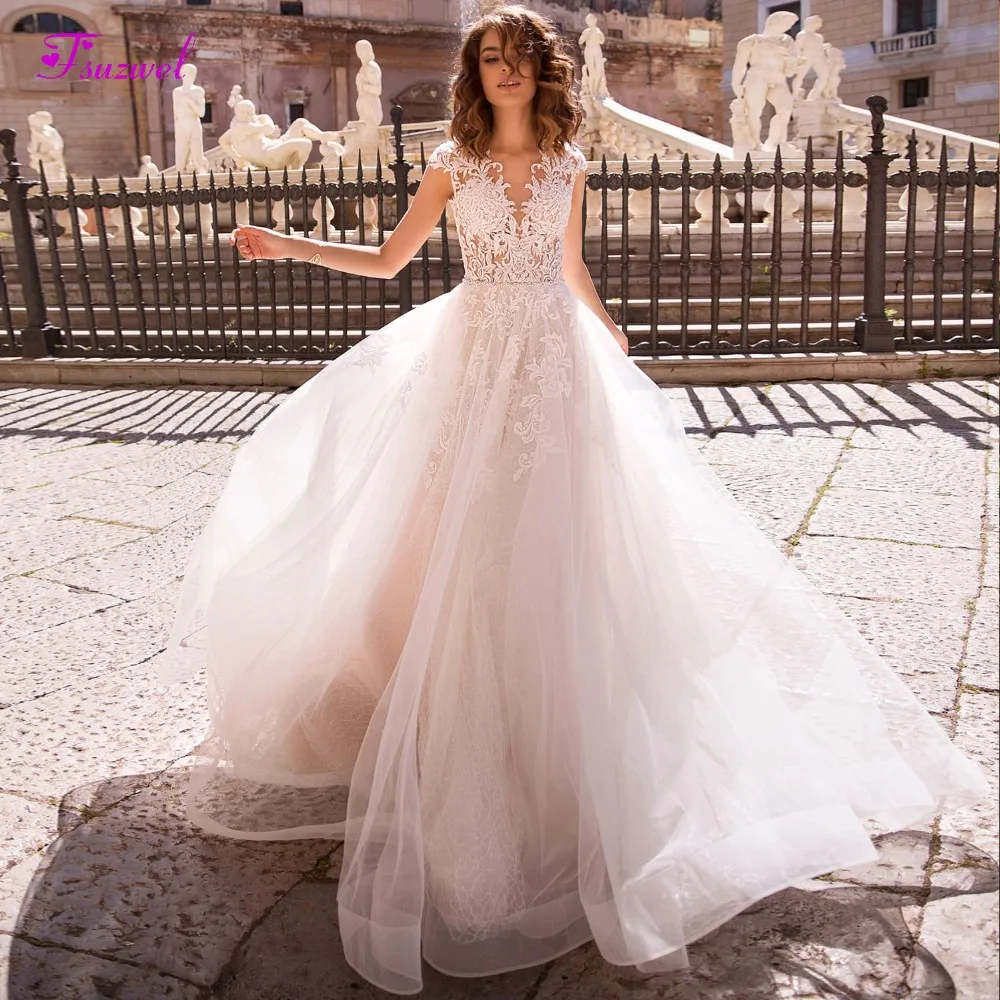 

Fsuzwel Elegant Scoop Neck Appliques Cap Sleeves Wedding Dress 2019 Luxury Crystal Sashes Bohemian Bridal Gown Vestido de Noiva