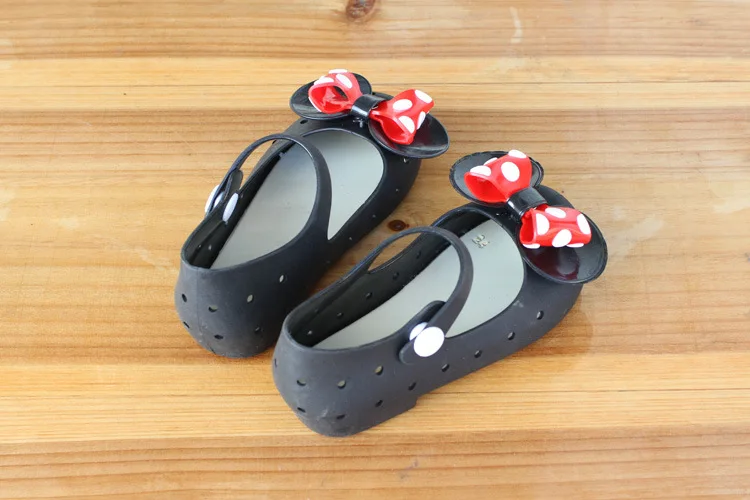 Летние пляжные сандалии с Минни Маус для девочек; детская обувь для костюмированной вечеринки; детская обувь с бантом; сандалии для маленьких девочек; детская прозрачная обувь с кристаллами