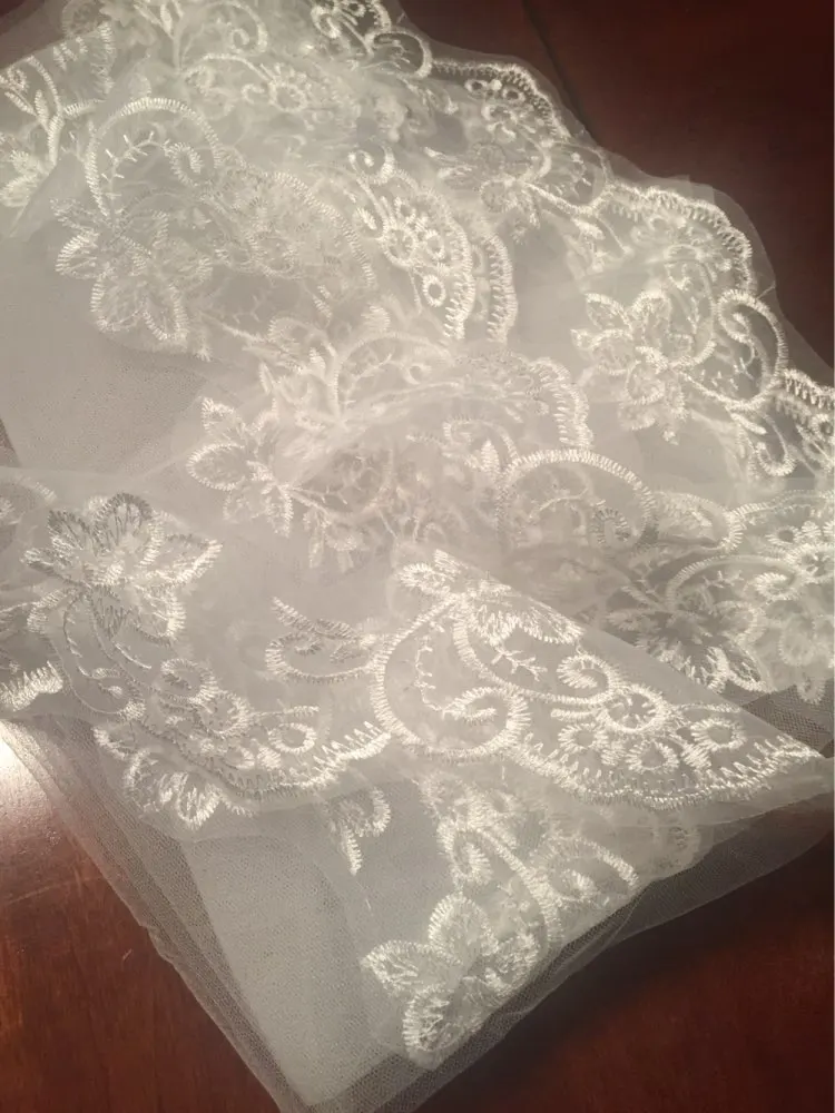 

Favordear Wedding Accessories Veil Voile Mariage White One-Layer Short Bridal Veils Without Comb Lace Edge Bridal Wedding Veil