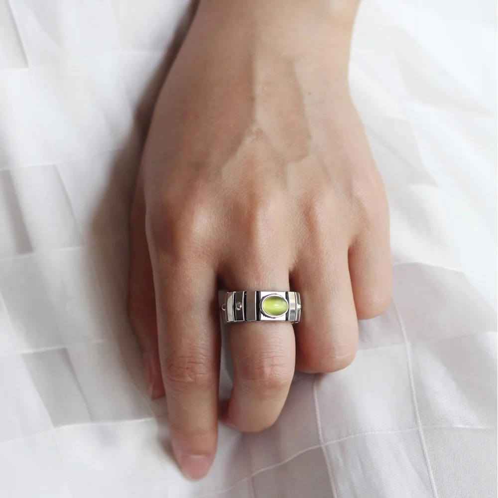 Hapiship 2018 Women Jewelry 9mm Width Stainless Steel Opals Silver Elastic Ring Size 7 For Best Friend Wife Birthday Gift RS02