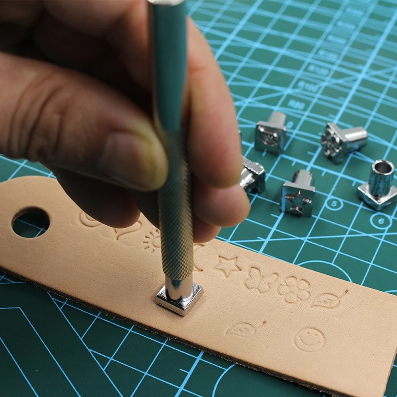 Leather Craft Stamps 8PCS/SET Handmade Leather Stamp Kit Carving Printing Sewing Tools DIY Leather Seal Metal Wood carving Printing Tools Set