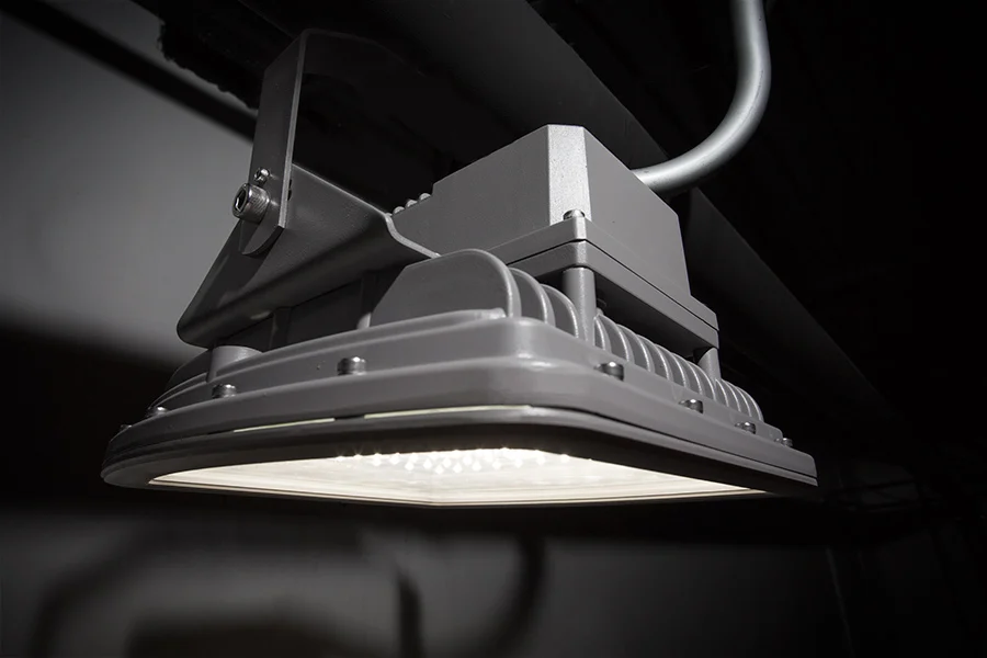 explosion-proof-light-warehouse-ceiling-detail