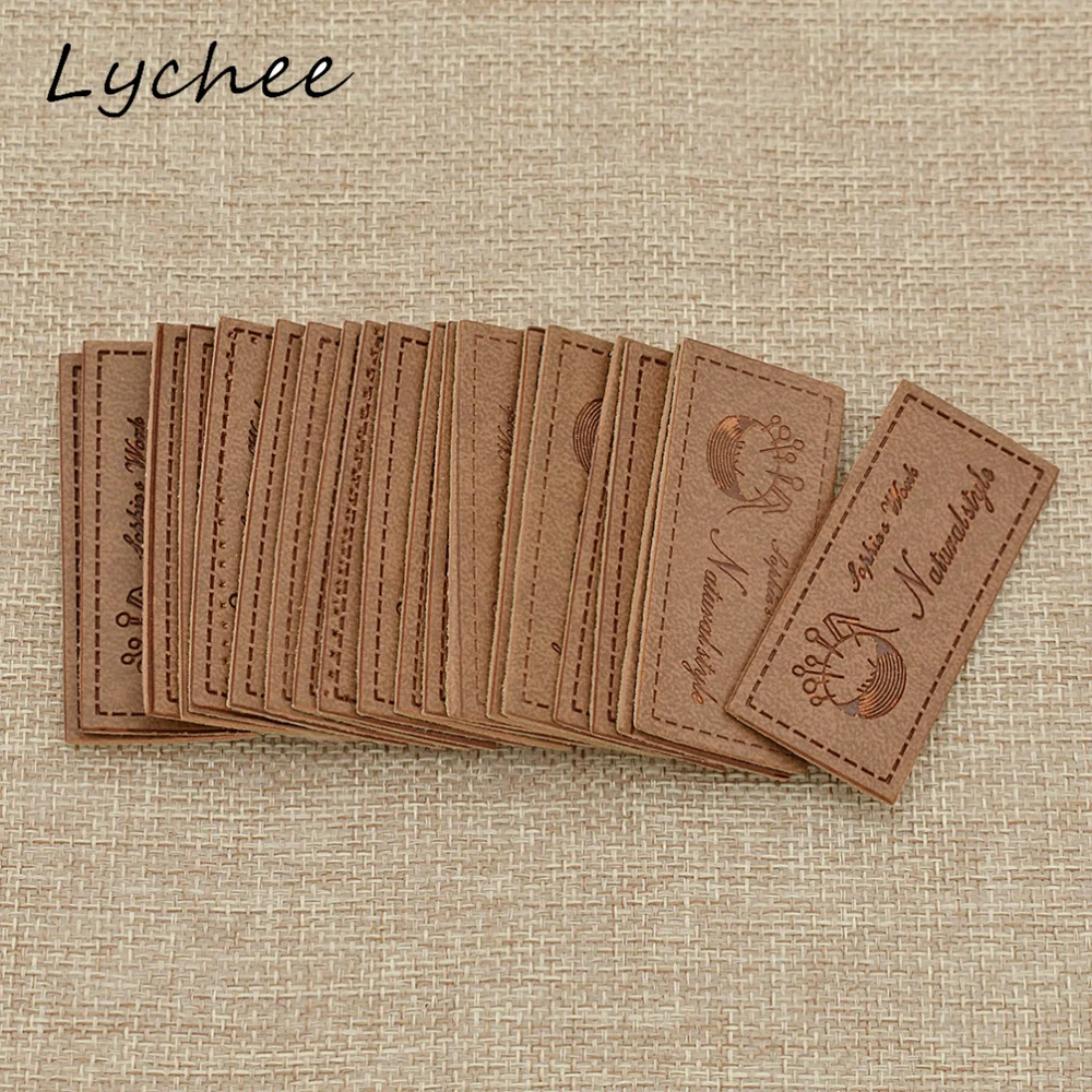Lychee 20pcs 클래식 브라운 인공 PU 가죽 의류 태그 라벨 DIY 공예 봉제 가방 바지 장식 천 마커