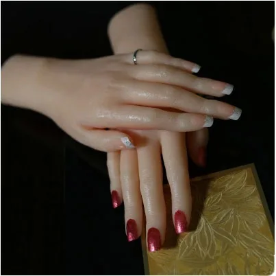 Новое поступление! Одна пара реалистичных силиконовых женских манекенов руки для кольца и ювелирных изделий дисплей, модель ногтей руки