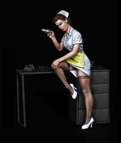 

Scale Models 1/ 35 woman nurses not include desk figure Historical Resin Model