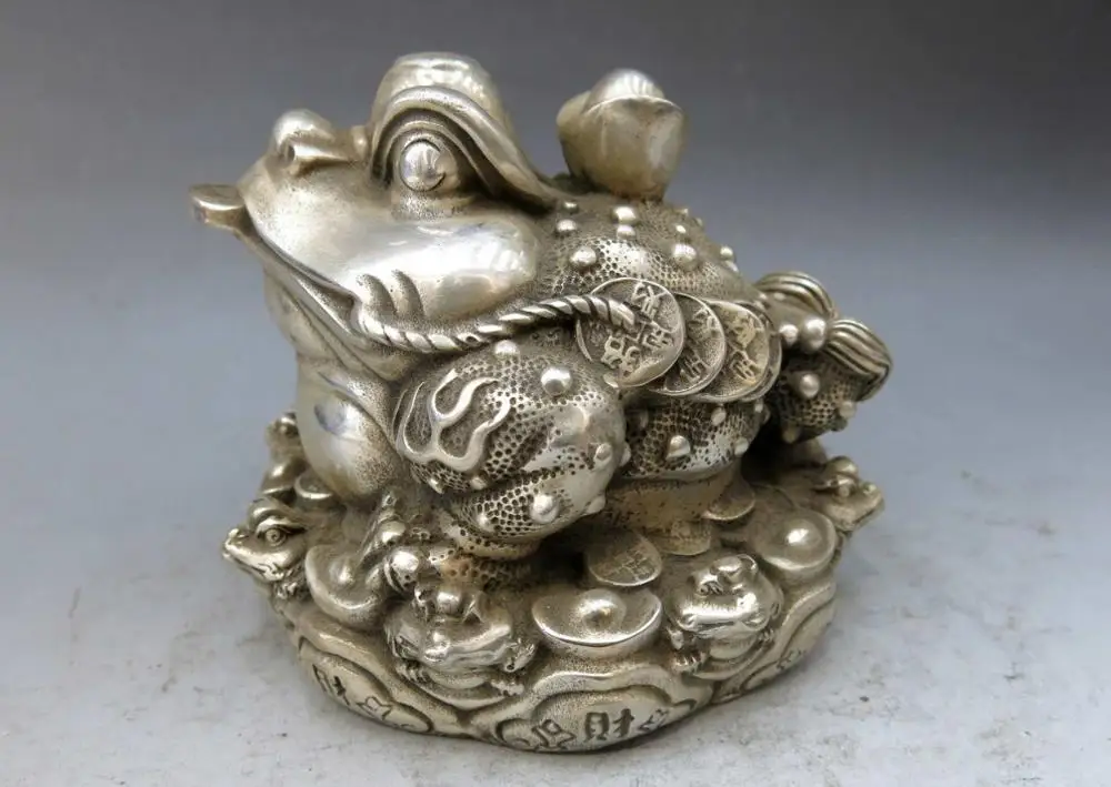 

China silver handwork carved beautiful Yuan Bao luck riches honour Toad Statue