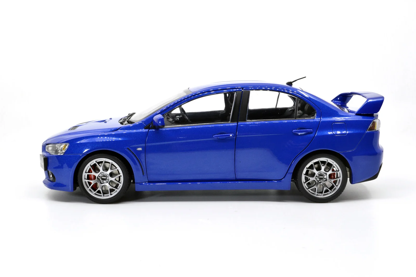 Paudi модель 1/18 1:18 Масштаб Mitsubishi Lancer EVO X синяя литая модель двери автомобиля открыть руль справа