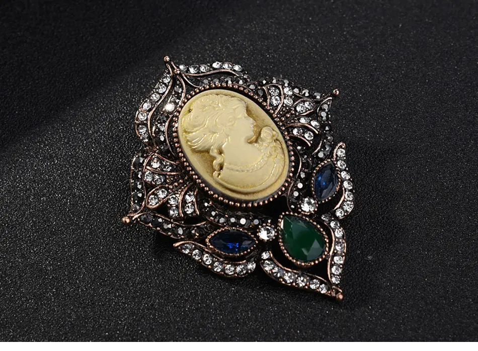 Vintage-Queen's-Cameo-Crystal-Brooch-Pins_08