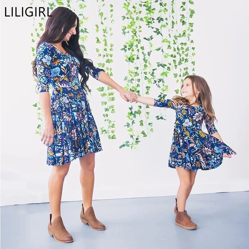 

Family Matching Clothes Mom and Daughter Dress Mommy and me Blue Floral Printed Mini Dresses