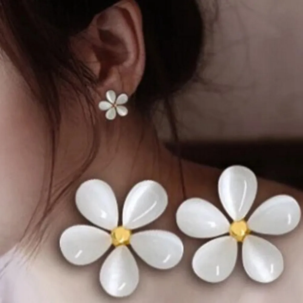 

2019 White Flower Ear Nail Pure White Cherry Ear Nail A Birthday Present Jewelry Gift Stylish high quality aretes de mujer #35