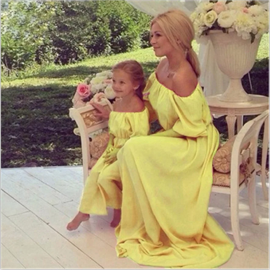 Платья для мамы и дочки длинное шифоновое голое плечо платье family look мама и я элегантный первом платья - Цвет: yellow
