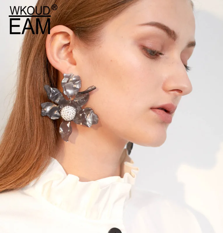 

WKOUD EAM 2019 New Woman Rhinestone Flowers Shape Temperament Earrings Fashion Female Jewelry Accessories Party Gift 6#JY589