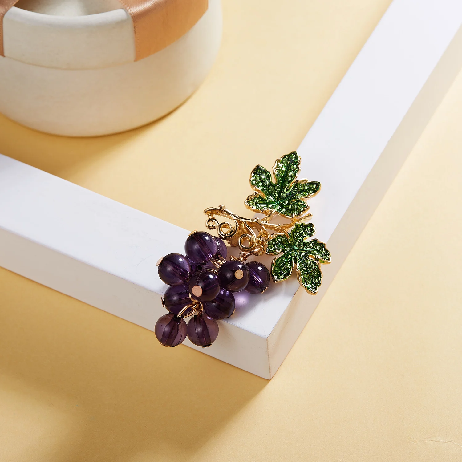 

Rinhoo Summer Crystal Grape Brooches for Women Cute Luxury Brooch Pin Fashion Jewelry Elegant Wedding Brooch Bouquet Hot