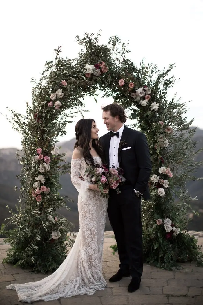we-cant-decide-which-we-love-more-the-elegant-opulence-or-epic-views-in-this-malibu-rocky-oaks-wedding-katrina-jayne-47-700x1050