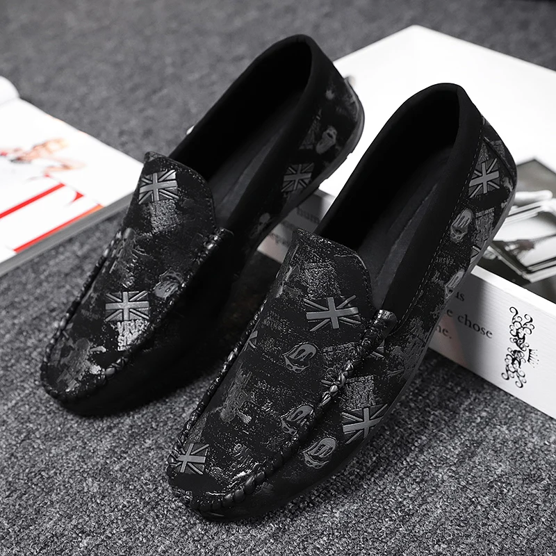 

Men Loafers Men Shoes Casual Shoes 2019 Spring Summer Light Youth Round Shoes Men Breathable Fashion Flat Skull Footwear