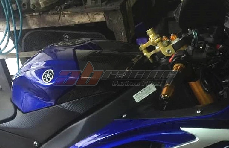 Крышка бака для Yamaha R6 2006- полностью из углеродного волокна