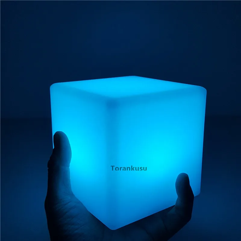Avengers Endgame Tesseract LED Action Figures Toy Cosplay 10x10cm Thanos Iron Man Infinity Stones Avangers Infinity Gauntlet Avengers Endgame Tesseract LED Action Figures Toy Cosplay 10x10cm Thanos Iron Man Infinity Stones Avangers Infinity Gauntlet