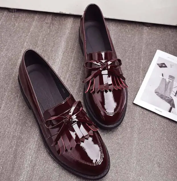 Nueva primavera pisos de punta redonda de charol para mujer de la mariposa  del nudo de las borlas del slip on zapatos de cuero negro/vino rojo zapatos  casuales|flats for women|round toe flatsround