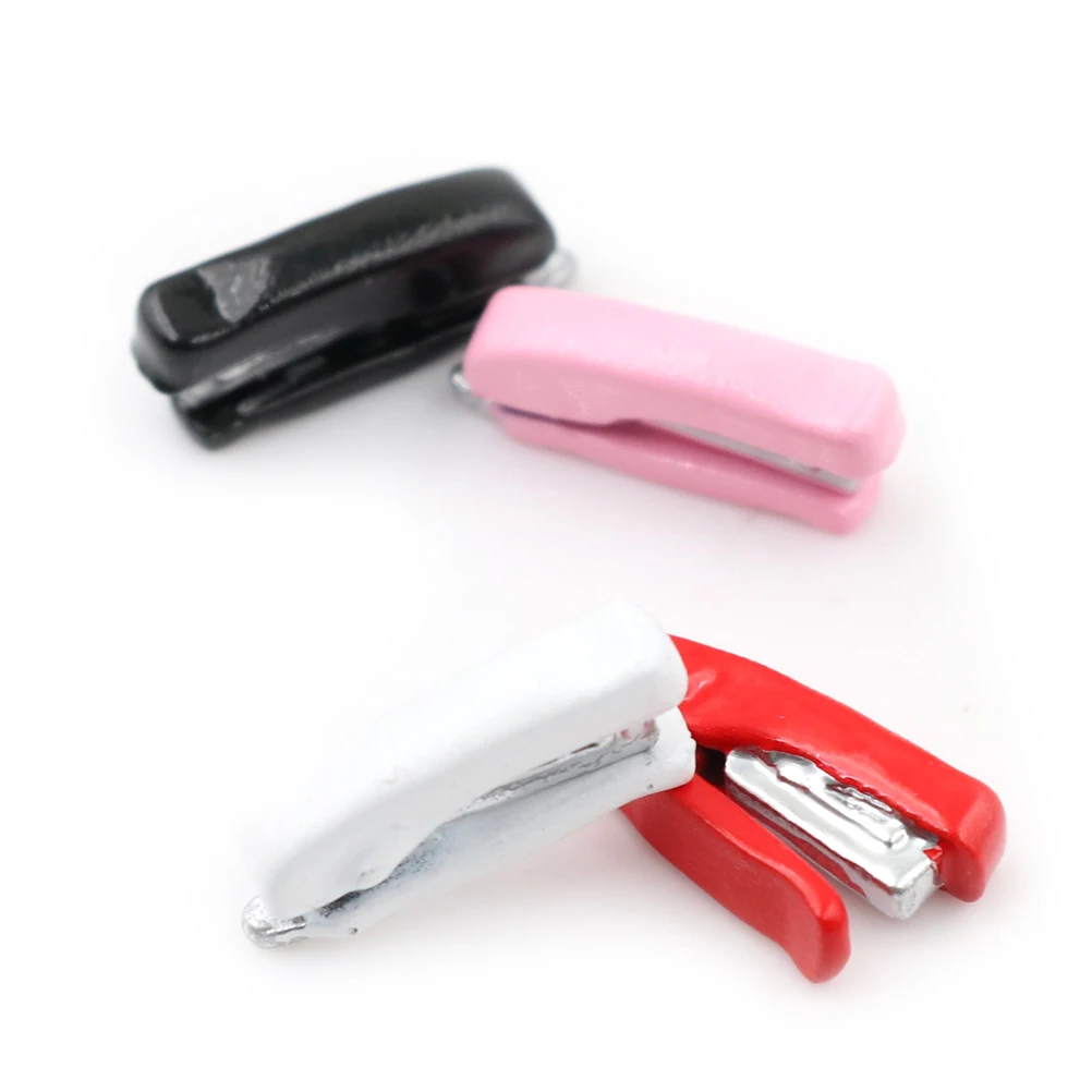 

1PCS Mini Dollhouse Miniature 1:12 Toy Metal Colorful Stapler Length 1.9cm Doll Accessories