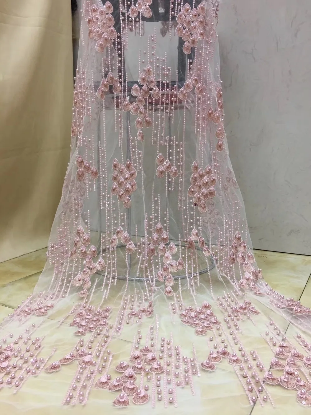 

The latest African chiffon lace fabrics Nigeria wedding dress beautiful beads fabrics