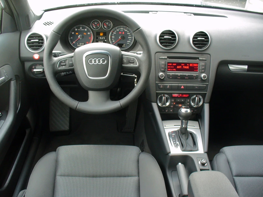 Audi_A3_Sportback_Ambition_1.4_TFSI_S_tronic_Tiefseeblau_Interieur