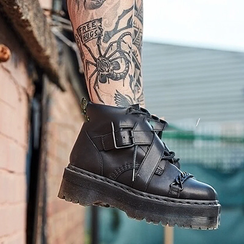 

Metal Chain Decor Black Leather Women Ankle Boots Cool High Platform Ladies Martin Boots Buckles Platform Sneakers Women Shoes